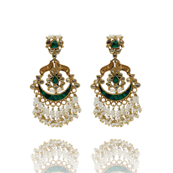 EARRINGS;- 92.5 STERLING SILVER GOLD PLATED WITH KUNDAN & GREEN ONYX  AND FRESH WATER PEARLS.