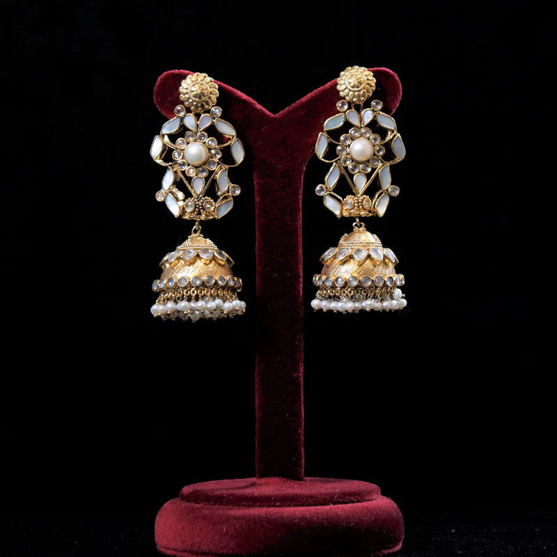 EARRINGS:- 92.5 STERLING SILVER WITH MOTHER OF PEARLS & FRESH WATER PEARLS.