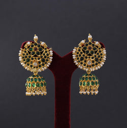 EARRINGS:- 92.5 STERLING SILVER, GOLD PLATED WITH GREEN ONYX, RED ONYX & CRYSTAL AND FRESH WATER PEARLS.