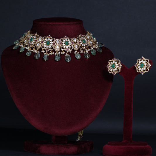 GOLD PLATED STERLING SILVER NECKLACE IN  JADAU KUNDAN COLLECTIONS.
