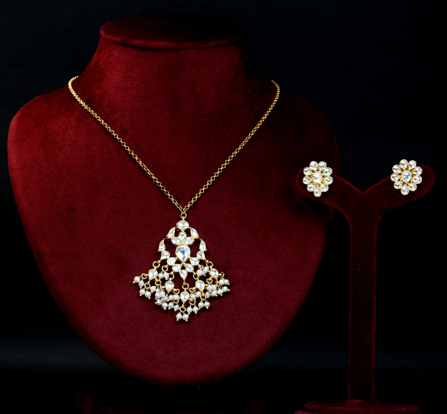 NECKLACE in 92.5 STERLING SILVER, GOLD PLATED in KUNDAN & FRESH WATER PEARLS.